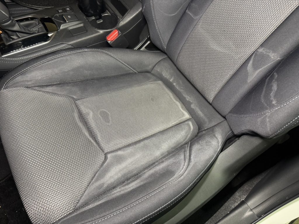 車内　ニオイ　重曹　重曹スプレー　自分で　シートクリーニング　消臭　ポイント　注意点